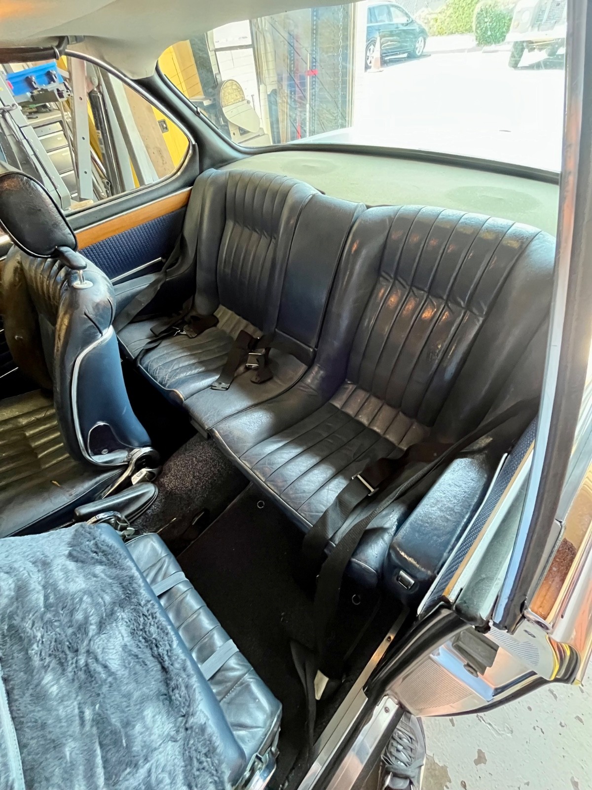 BMW-e9-1970-Coupe-17
