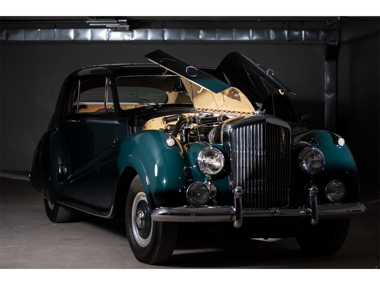 Bentley-R-type-1954-GreenBlack-BeigeBrown-1