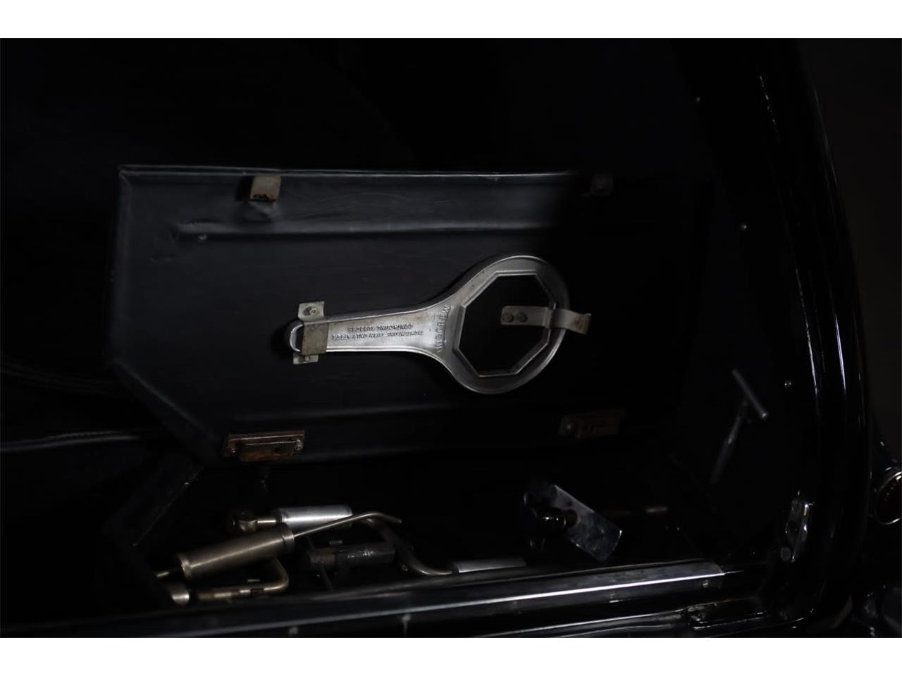 Bentley-R-type-1954-GreenBlack-BeigeBrown-11