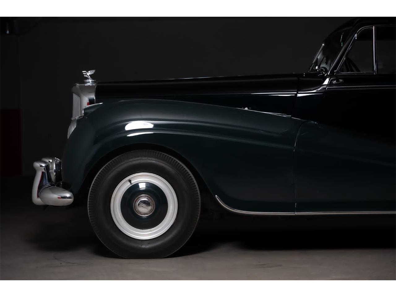 Bentley-R-type-1954-GreenBlack-BeigeBrown-12