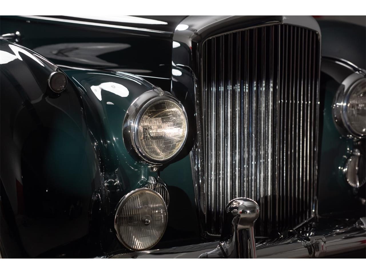 Bentley-R-type-1954-GreenBlack-BeigeBrown-14