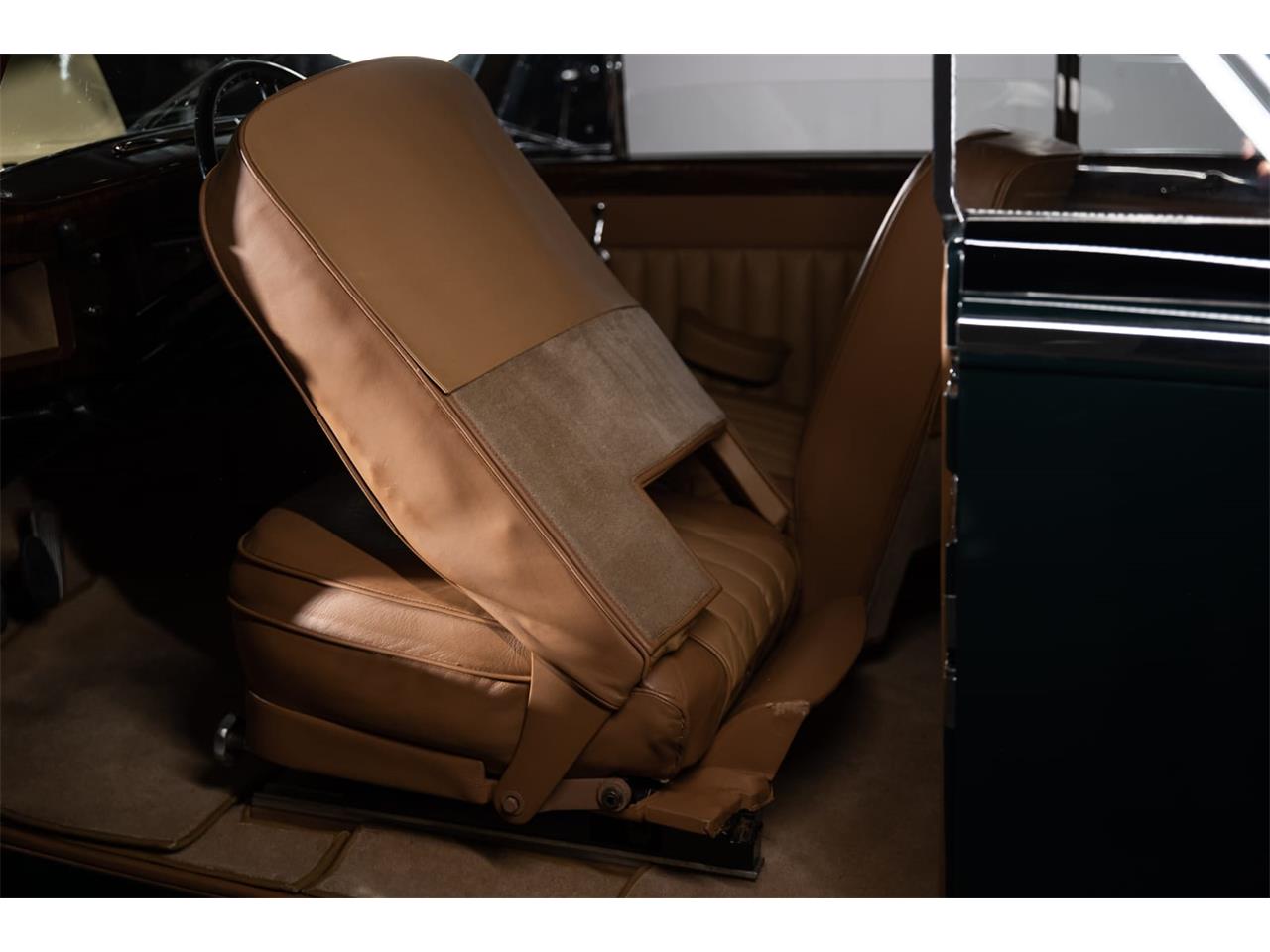 Bentley-R-type-1954-GreenBlack-BeigeBrown-21