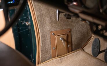 Bentley-R-type-1954-GreenBlack-BeigeBrown-25