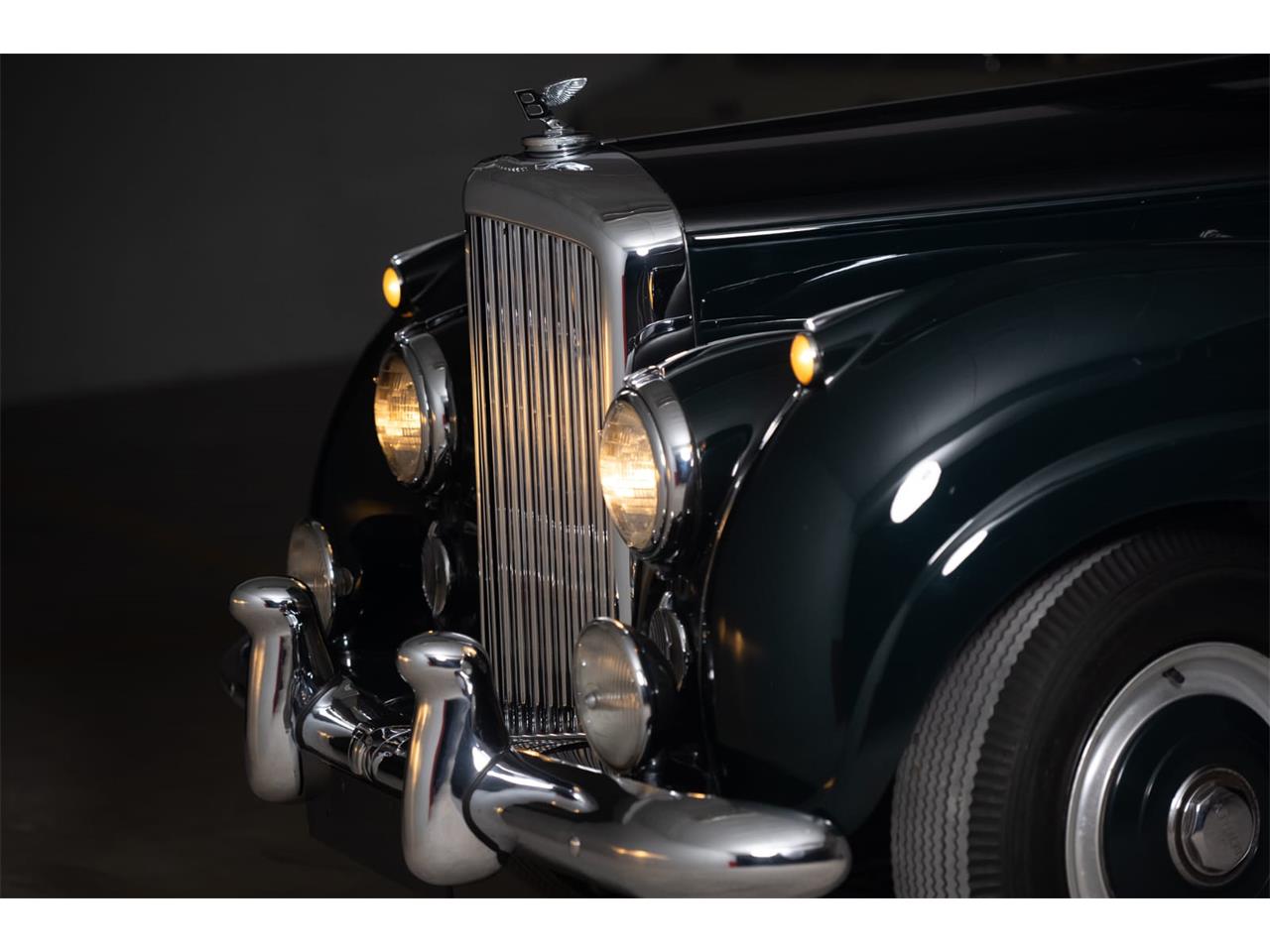 Bentley-R-type-1954-GreenBlack-BeigeBrown-4