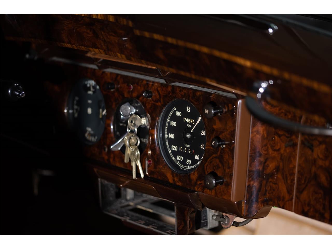 Bentley-R-type-1954-GreenBlack-BeigeBrown-6