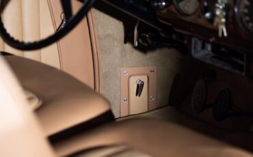 Bentley-R-type-1954-GreenBlack-BeigeBrown-7