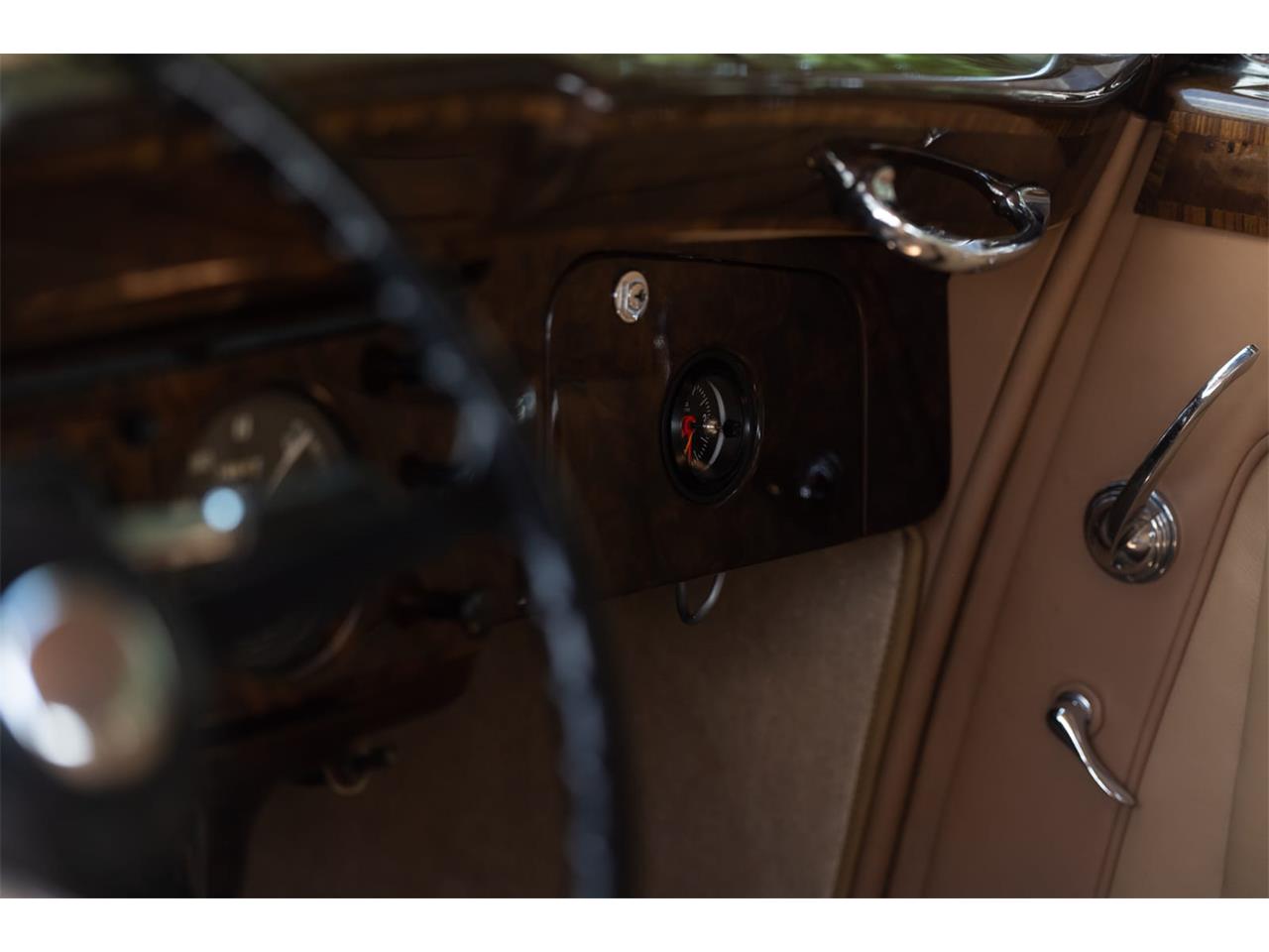 Bentley-R-type-1954-GreenBlack-BeigeBrown-8