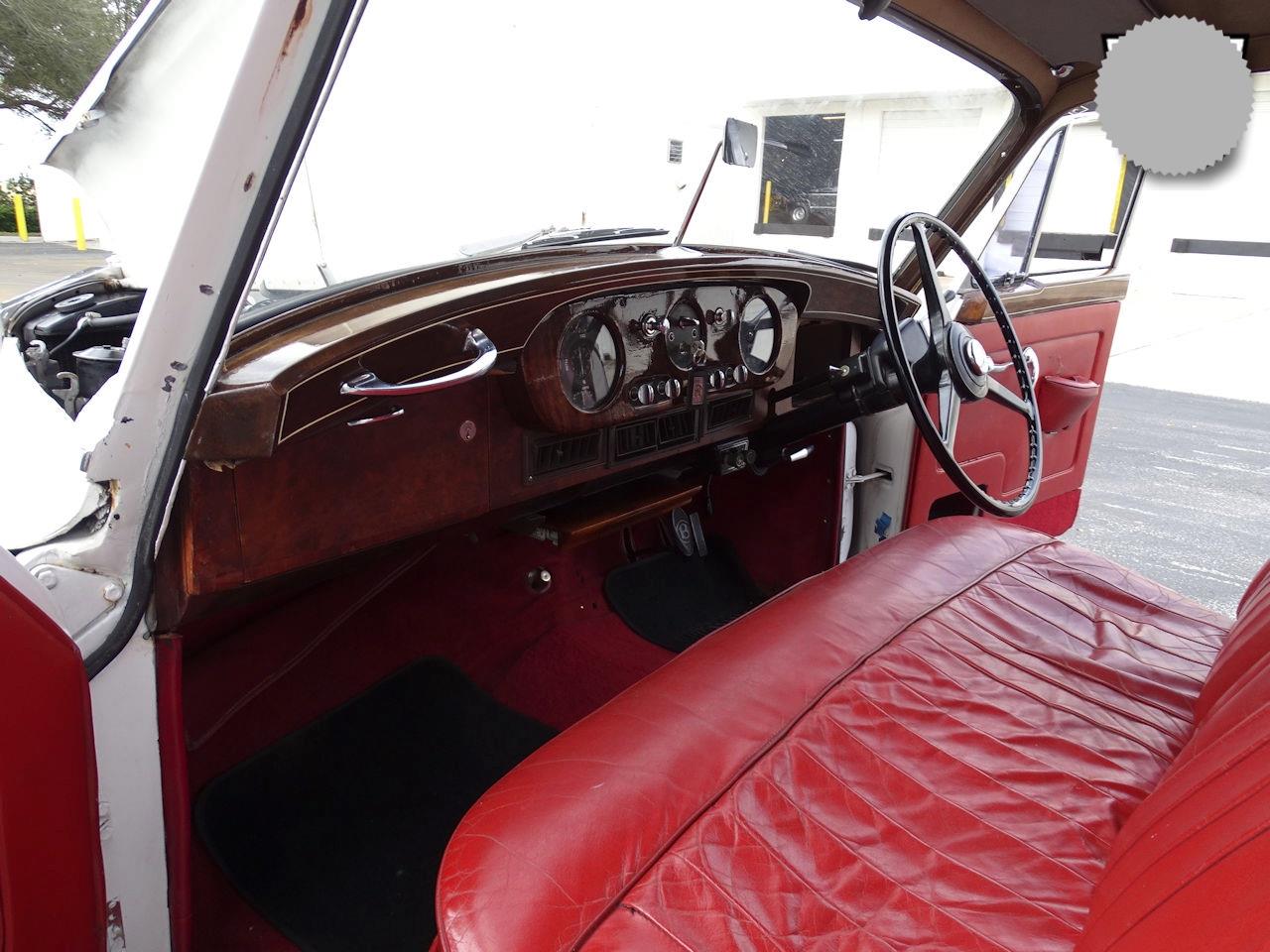 Bentley-S1-1958-White-RED-31