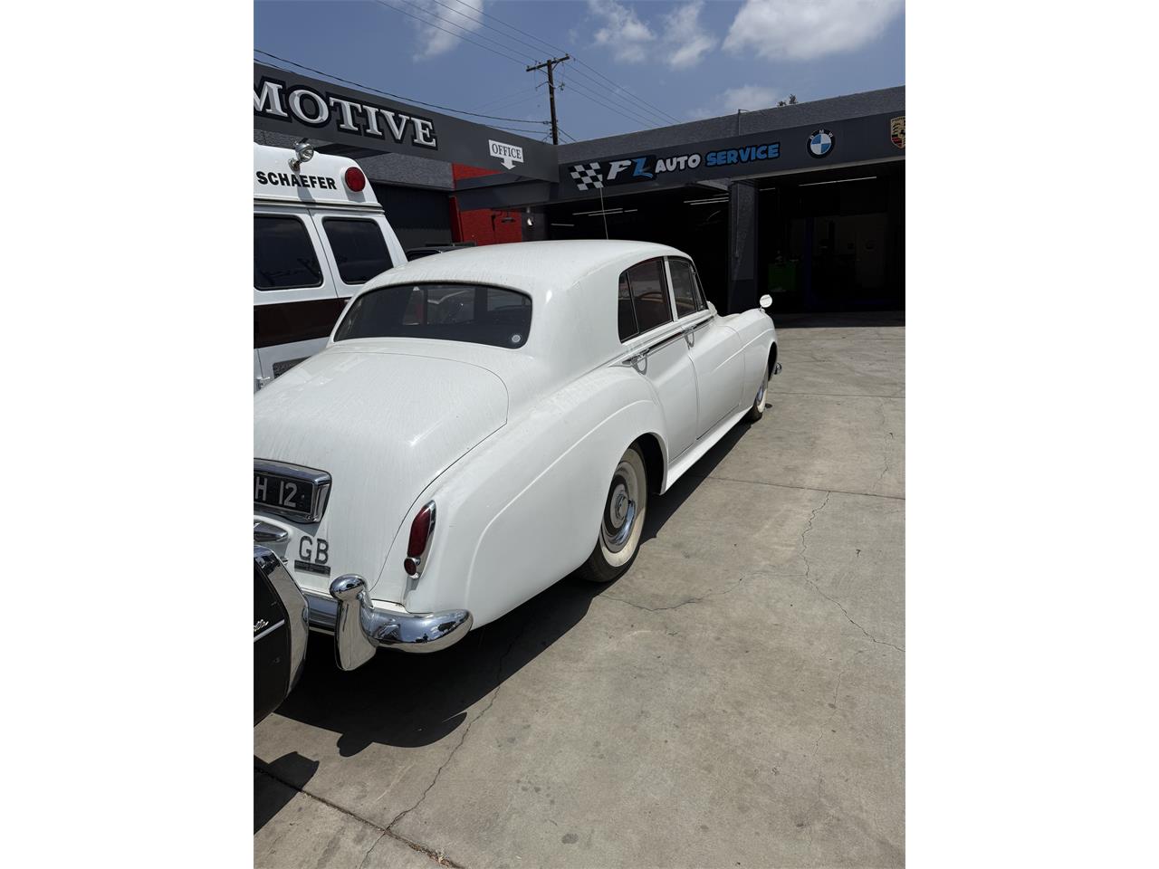 Bentley-S2-1960-Pearl-White-Black-Brown-1