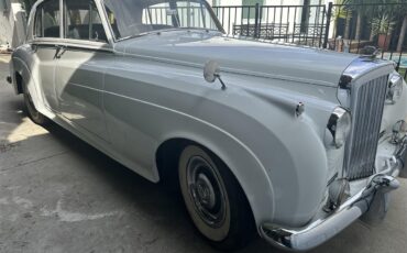 Bentley-S2-1960-Pearl-White-Black-Brown-10