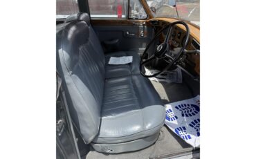 Bentley-S2-1960-Pearl-White-Black-Brown-11