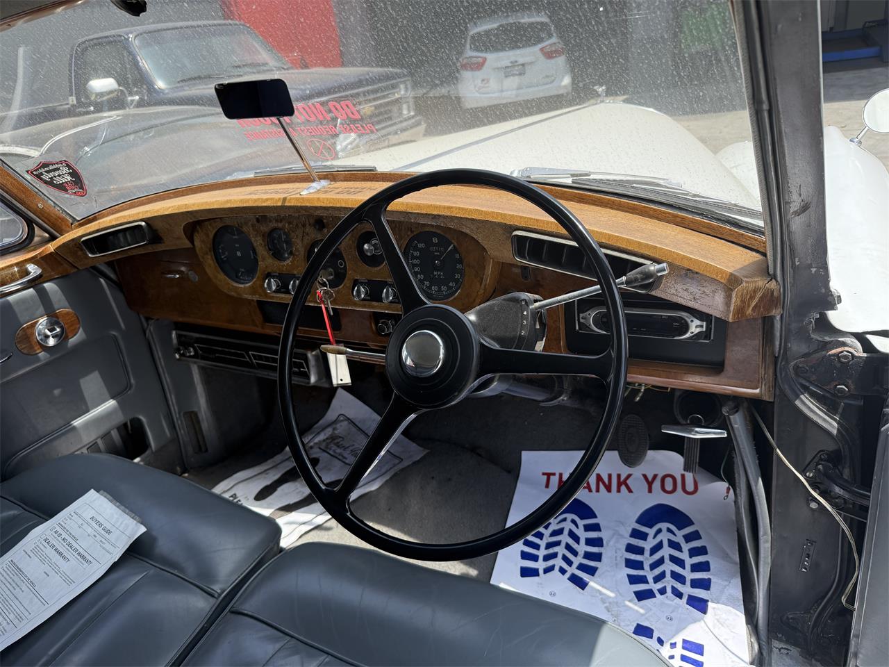 Bentley-S2-1960-Pearl-White-Black-Brown-12
