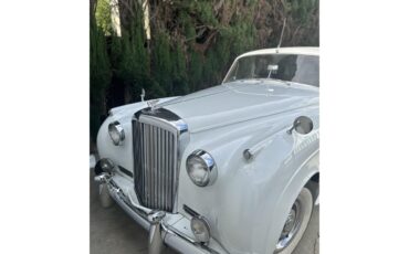 Bentley-S2-1960-Pearl-White-Black-Brown-2