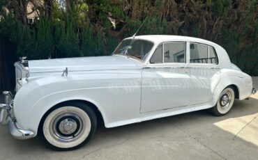 Bentley-S2-1960-Pearl-White-Black-Brown-48