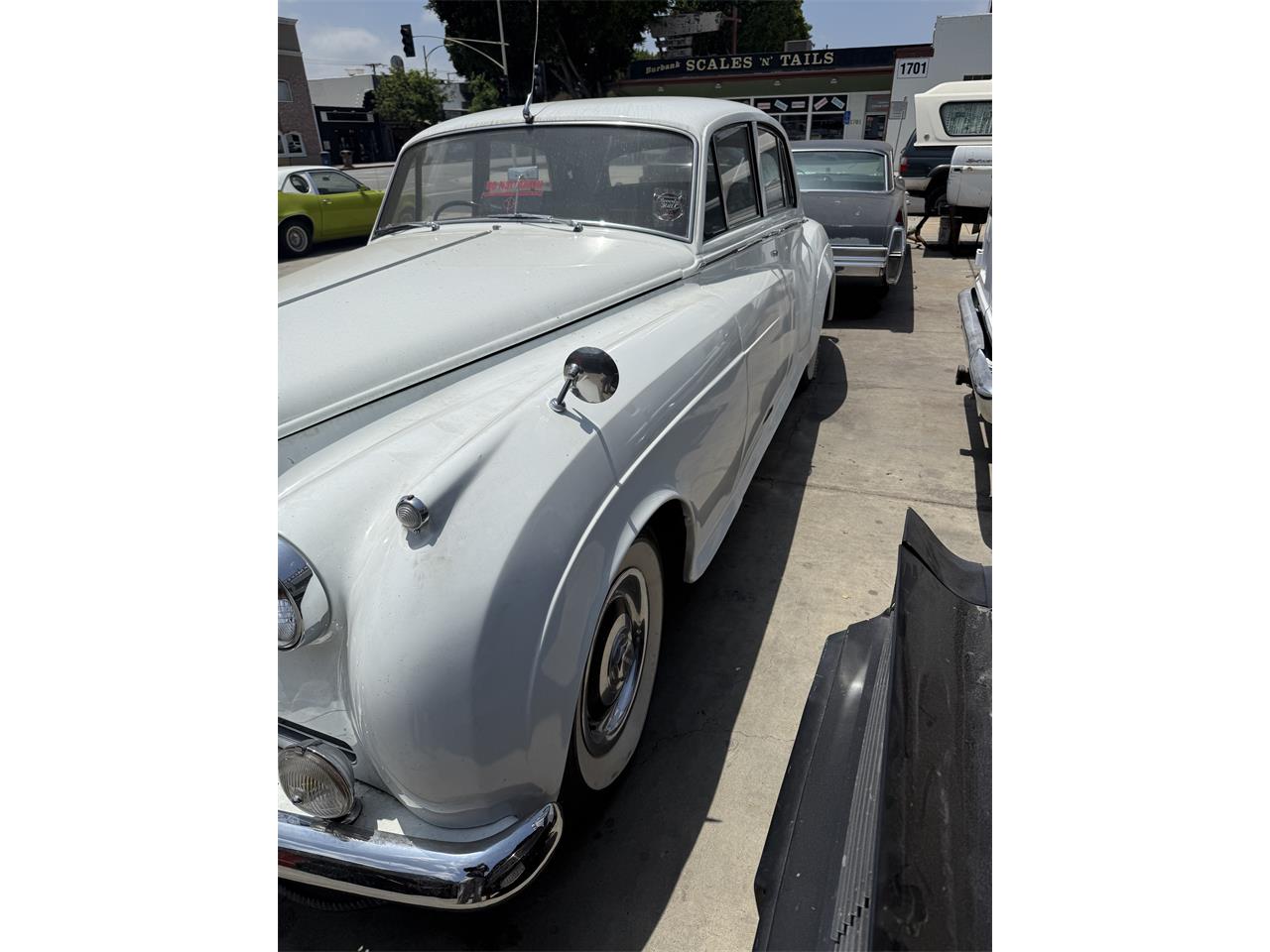 Bentley-S2-1960-Pearl-White-Black-Brown-51
