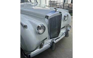 Bentley-S2-1960-Pearl-White-Black-Brown-52