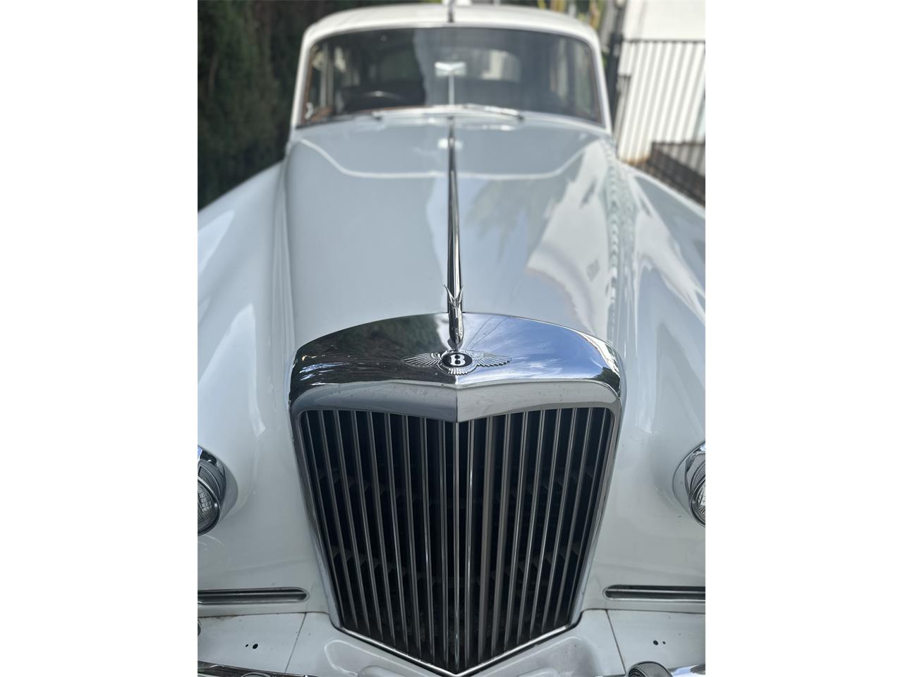 Bentley-S2-1960-Pearl-White-Black-Brown-55