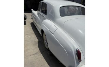 Bentley-S2-1960-Pearl-White-Black-Brown-56