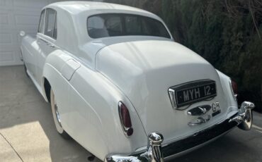 Bentley-S2-1960-Pearl-White-Black-Brown-6