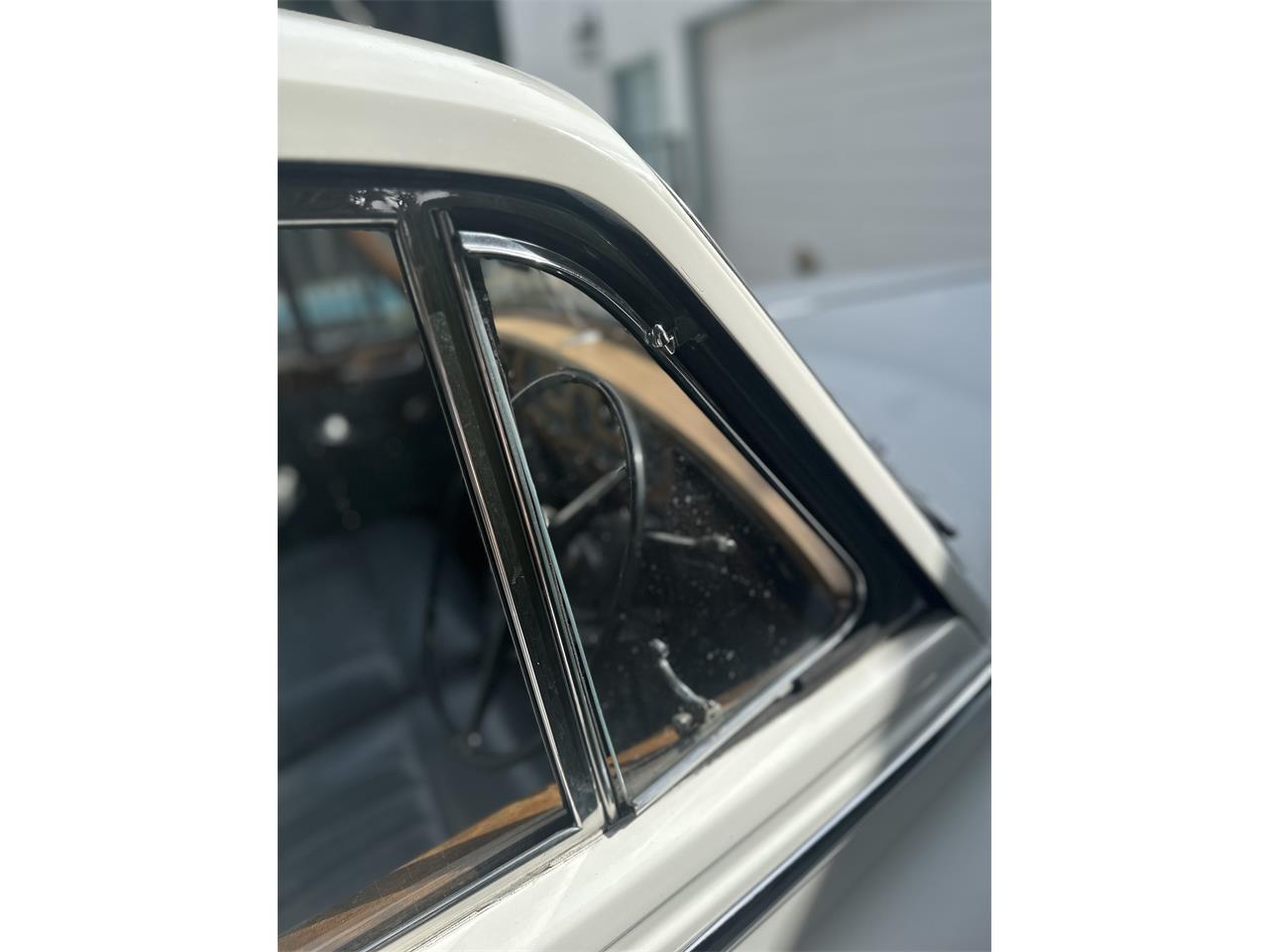 Bentley-S2-1960-Pearl-White-Black-Brown-65