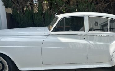 Bentley-S2-1960-Pearl-White-Black-Brown-7