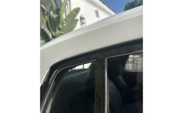 Bentley-S2-1960-Pearl-White-Black-Brown-71