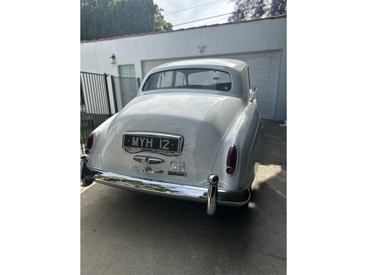 Bentley-S2-1960-Pearl-White-Black-Brown-8