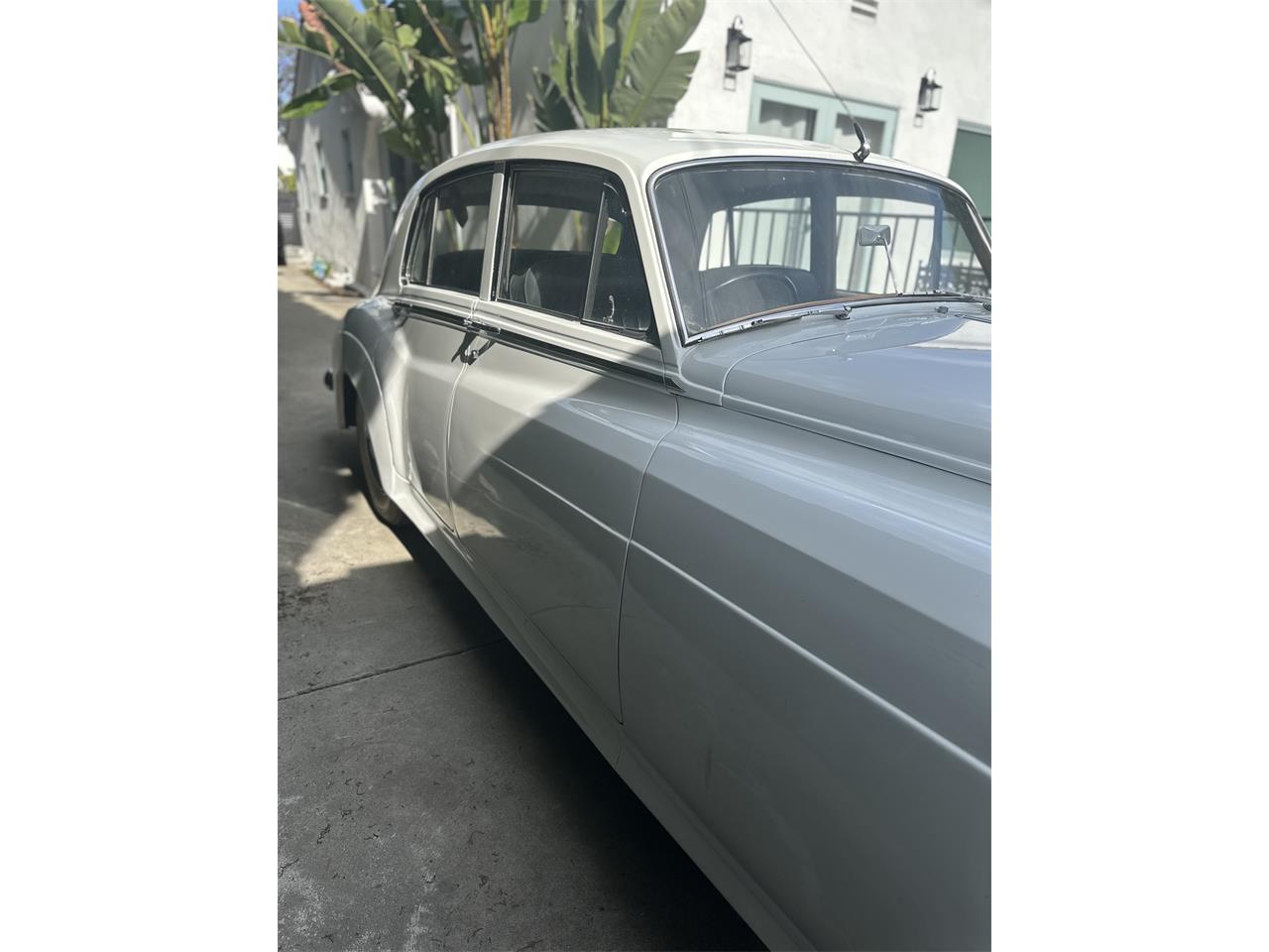 Bentley-S2-1960-Pearl-White-Black-Brown-9