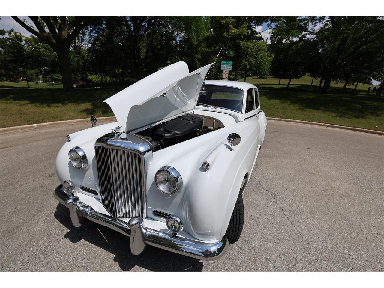 Bentley-S2-1961-White-Black-13