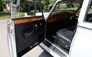 Bentley-S2-1961-White-Black-19