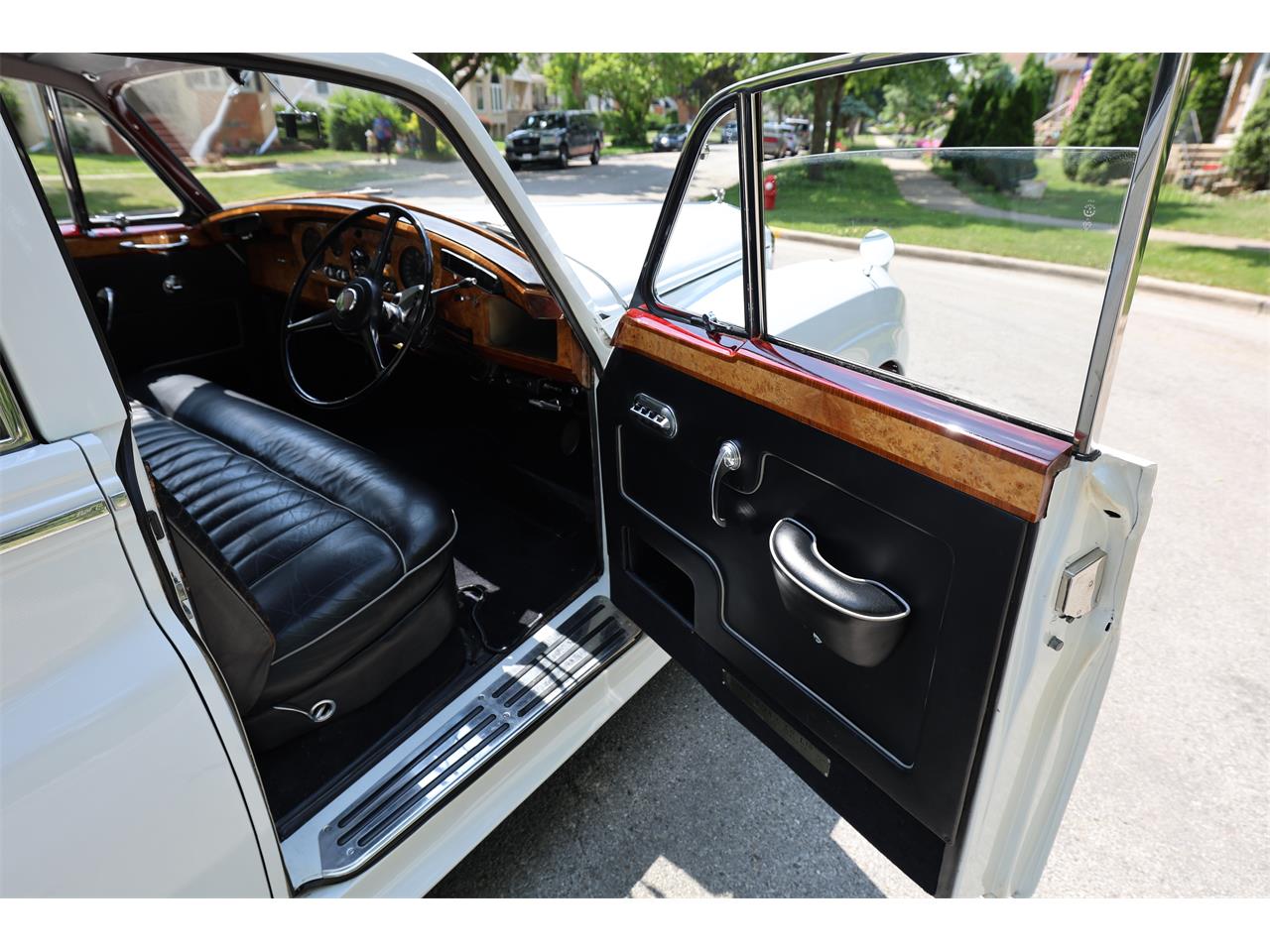 Bentley-S2-1961-White-Black-21