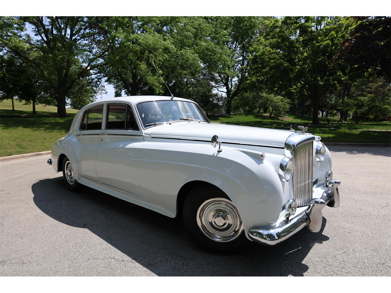 Bentley-S2-1961-White-Black-23