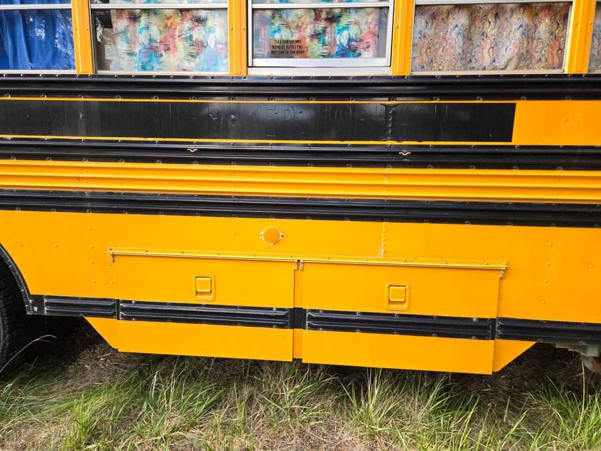 Bluebird-school-bus-diesel-1993-yellow-1