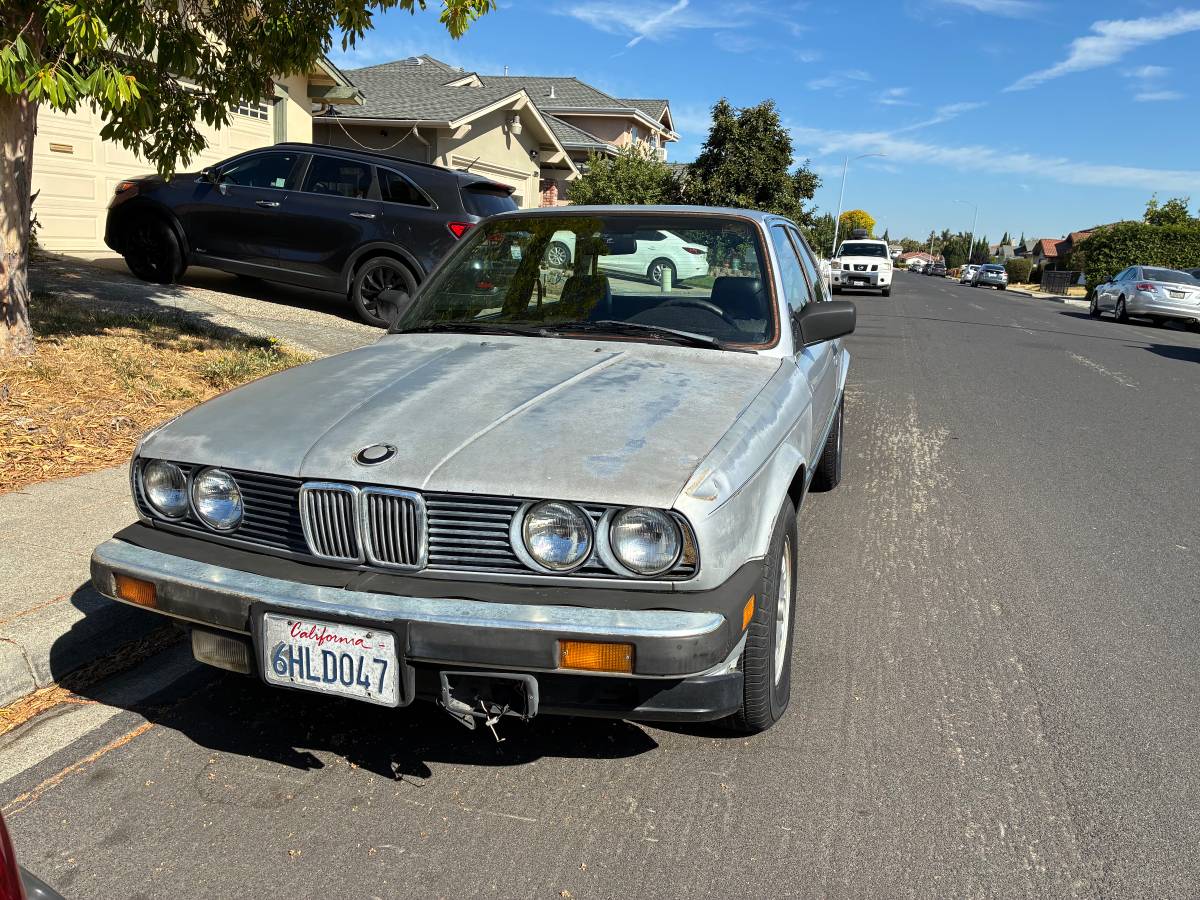 Bmw-318i-1984-grey-1