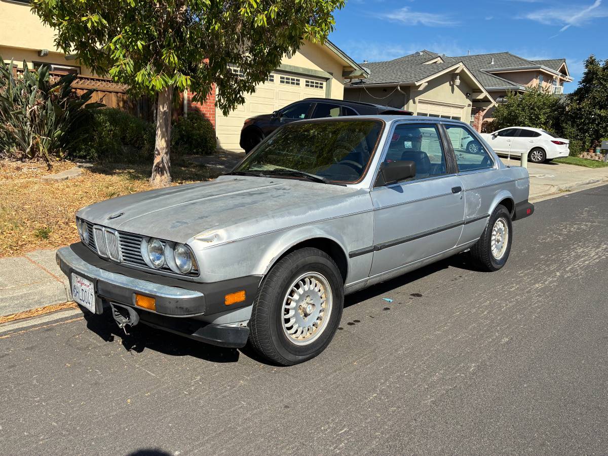 Bmw-318i-1984-grey