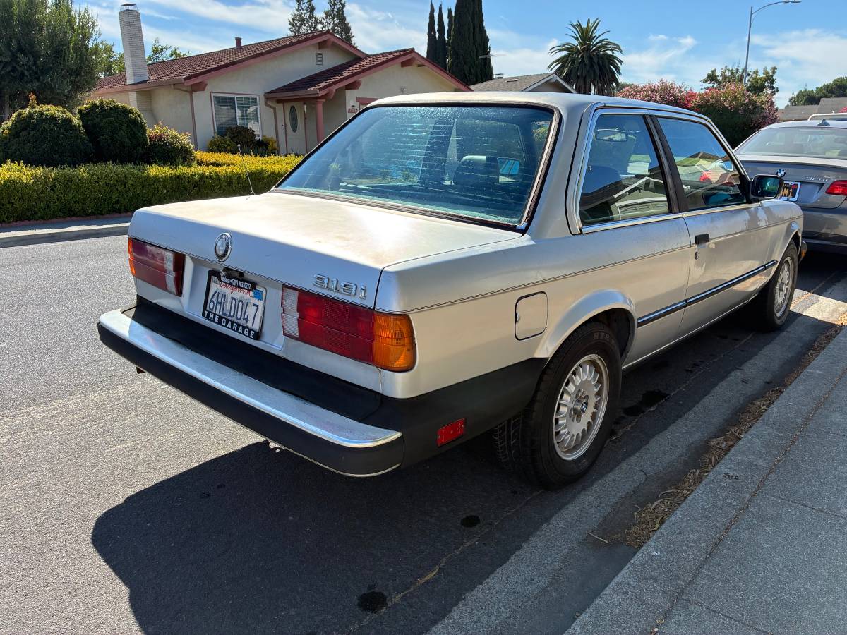 Bmw-318i-1984-grey-3