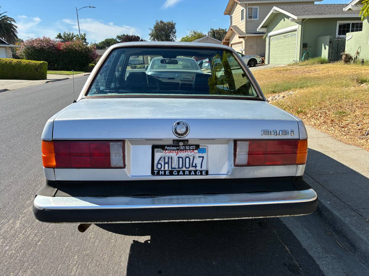 Bmw-318i-1984-grey-4