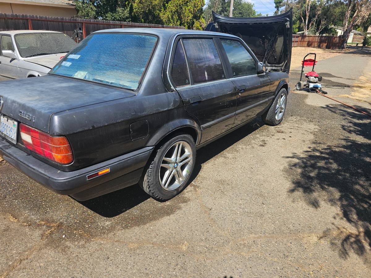 Bmw-318i-1991-black-1