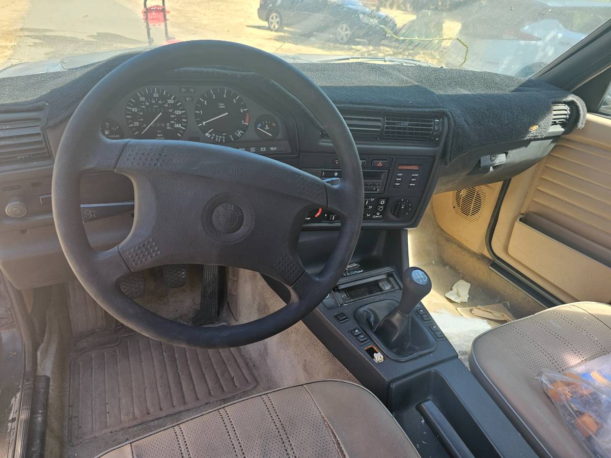 Bmw-318i-1991-black-5
