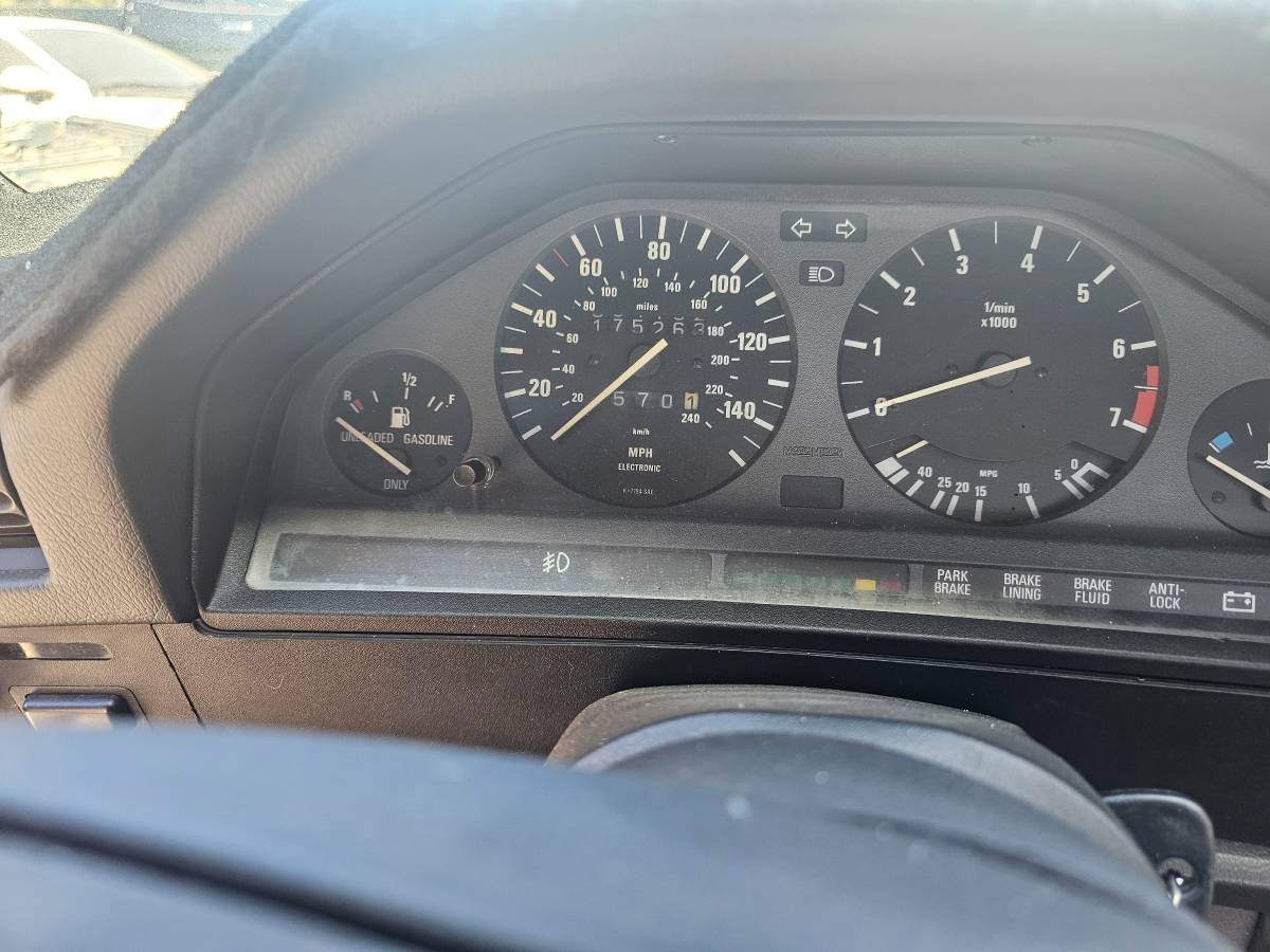 Bmw-318i-1991-black-6