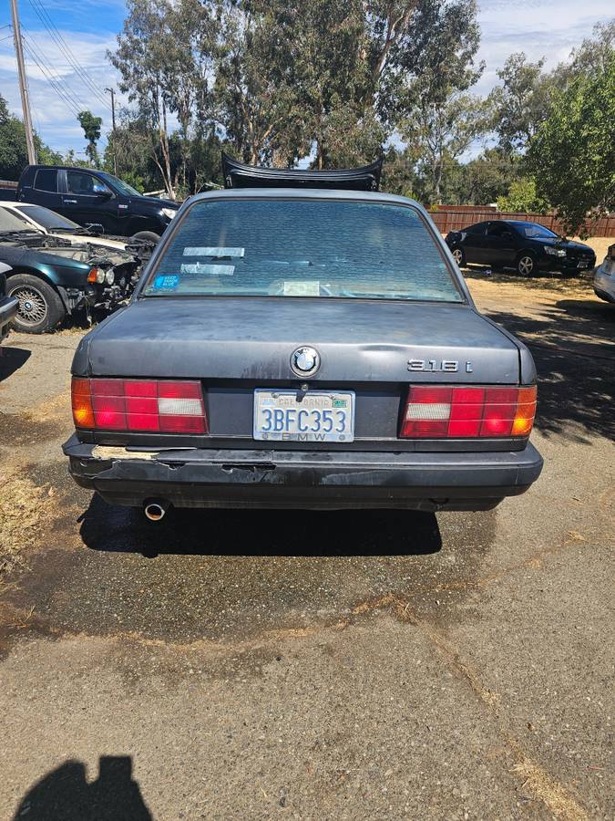 Bmw-318i-1991-black