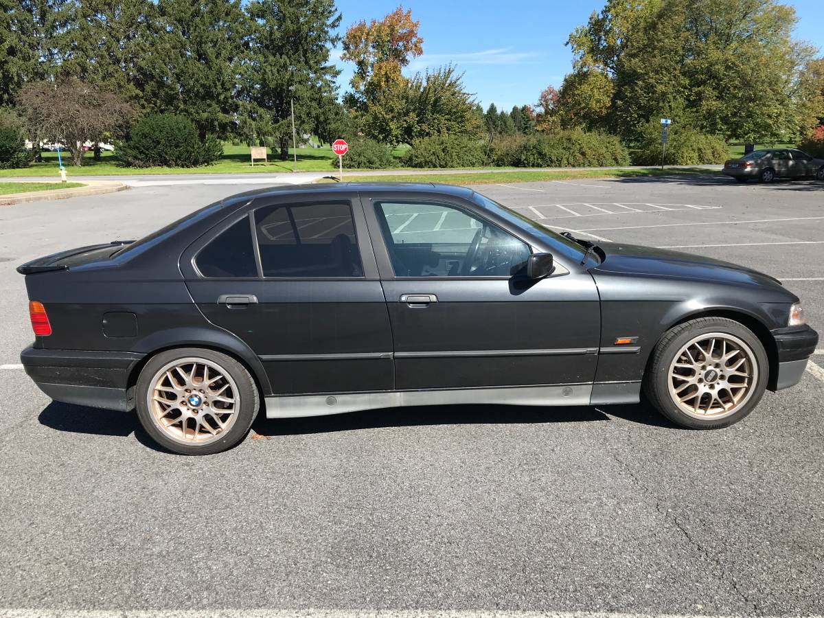 Bmw-320i-1993-black-1