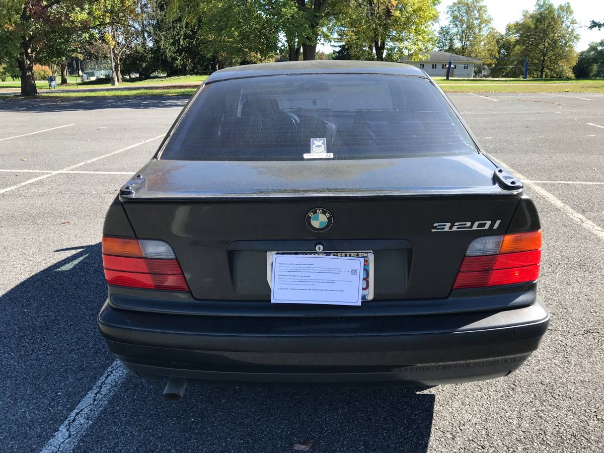 Bmw-320i-1993-black-3