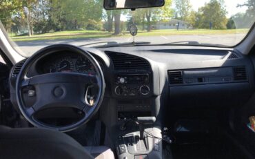 Bmw-320i-1993-black-4