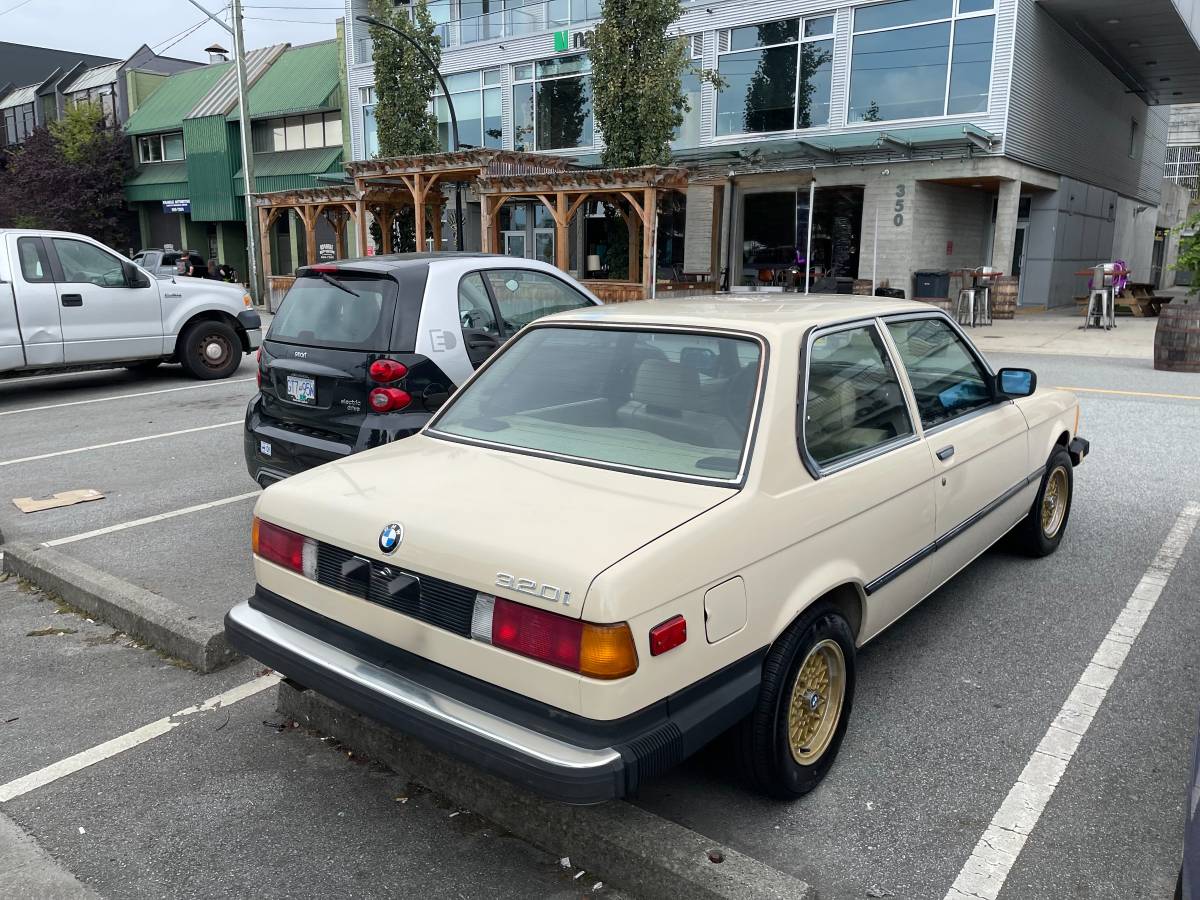 Bmw-320i-automatic-1982-3