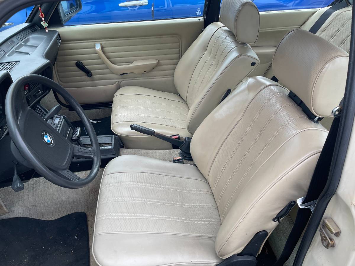 Bmw-320i-automatic-1982-5