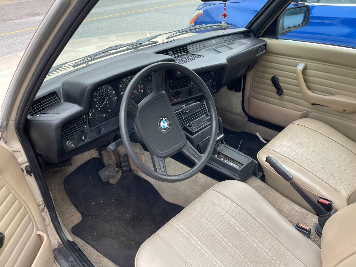 Bmw-320i-automatic-1982-8