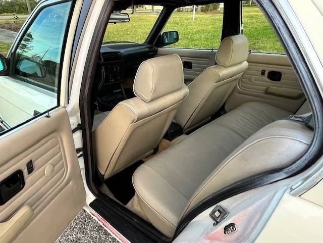 Bmw-325i-1987-white-18