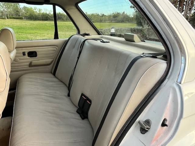Bmw-325i-1987-white-21