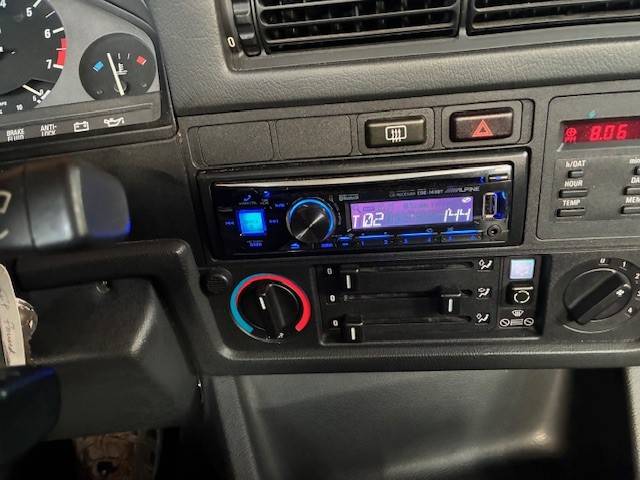 Bmw-325i-1991-silver-12